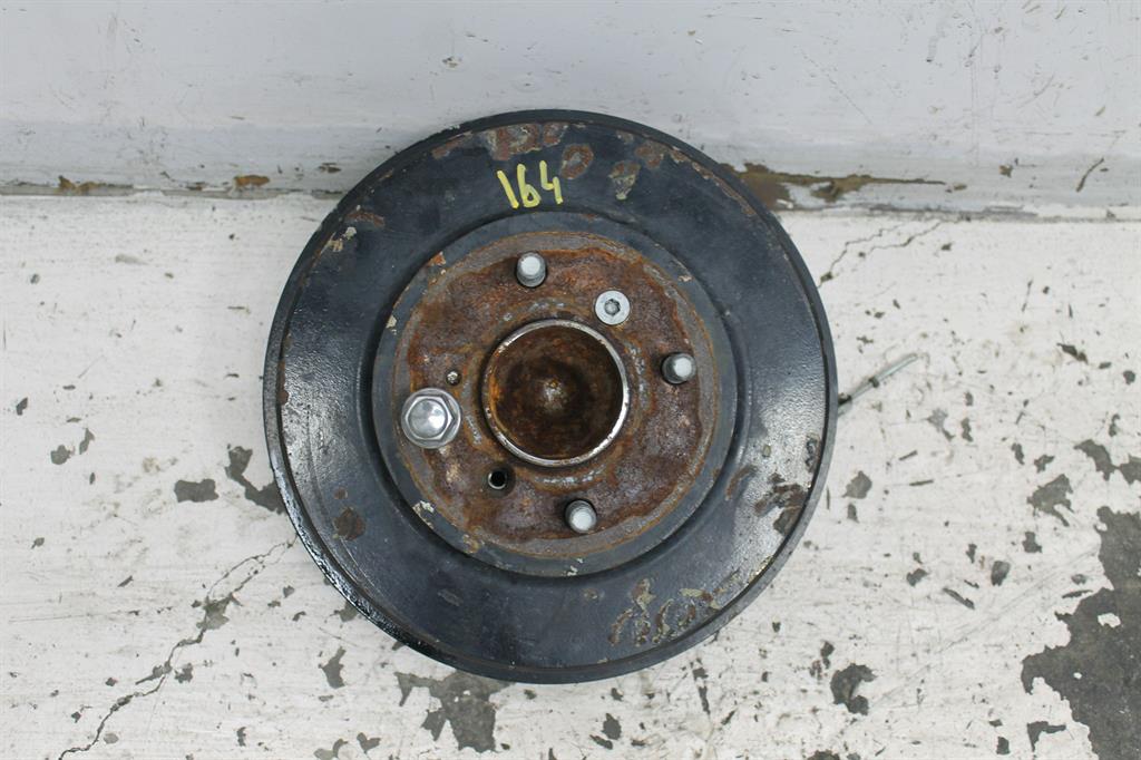Used Ford, Ecosport Right Rear Hub Assembly Bk Bl 11/13 01/20 2014 – image 1 - All Good Parts