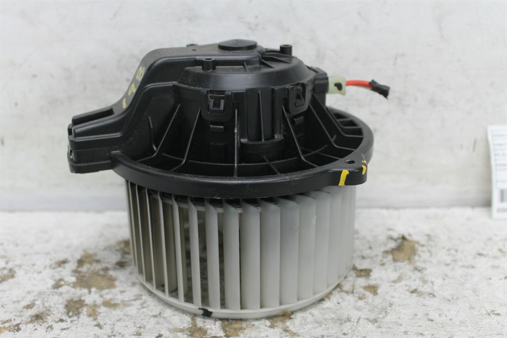 Used Hyundai, Accent Heater Fan Motor Rb Blower Motor Bosch P/N F00S3B2464 05/11 12/19 2017 – image 1 - All Good Parts