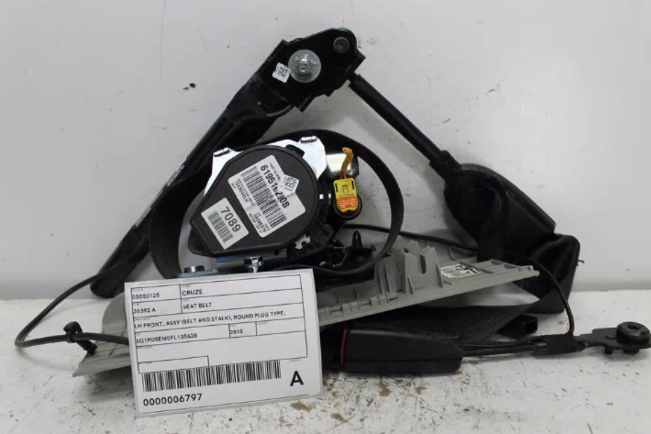 Used Holden, Cruze Seat Belt Lh Front Assy (Belt And Stalk) Round Plug Type Hatch/Sedan/Wagon Jh 01/15 01/17 2015 – image 1 - All Good Parts
