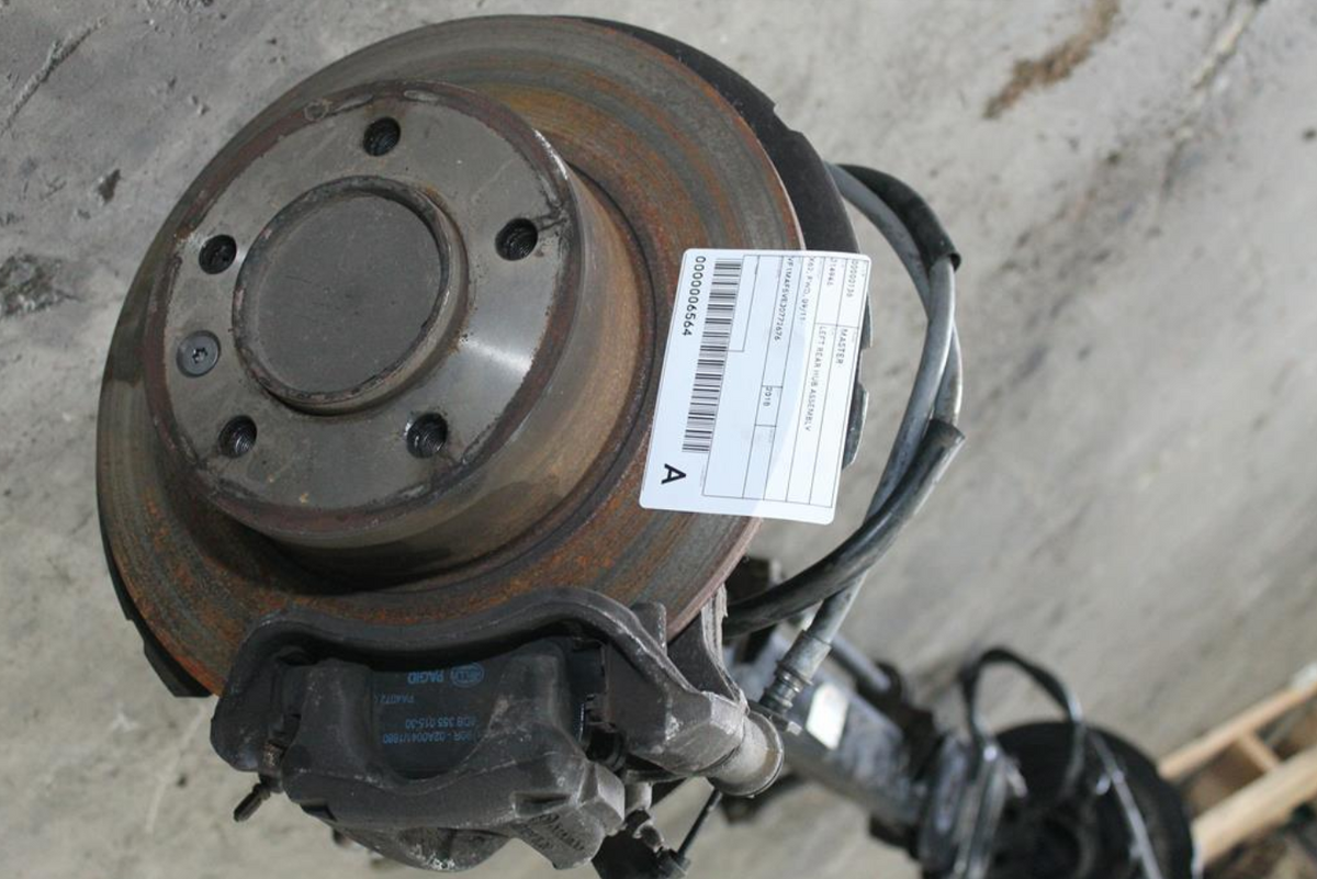 Used Renault, Master Left Rear Hub Assembly X62 Fwd 09/11 2018 – image 1 - All Good Parts