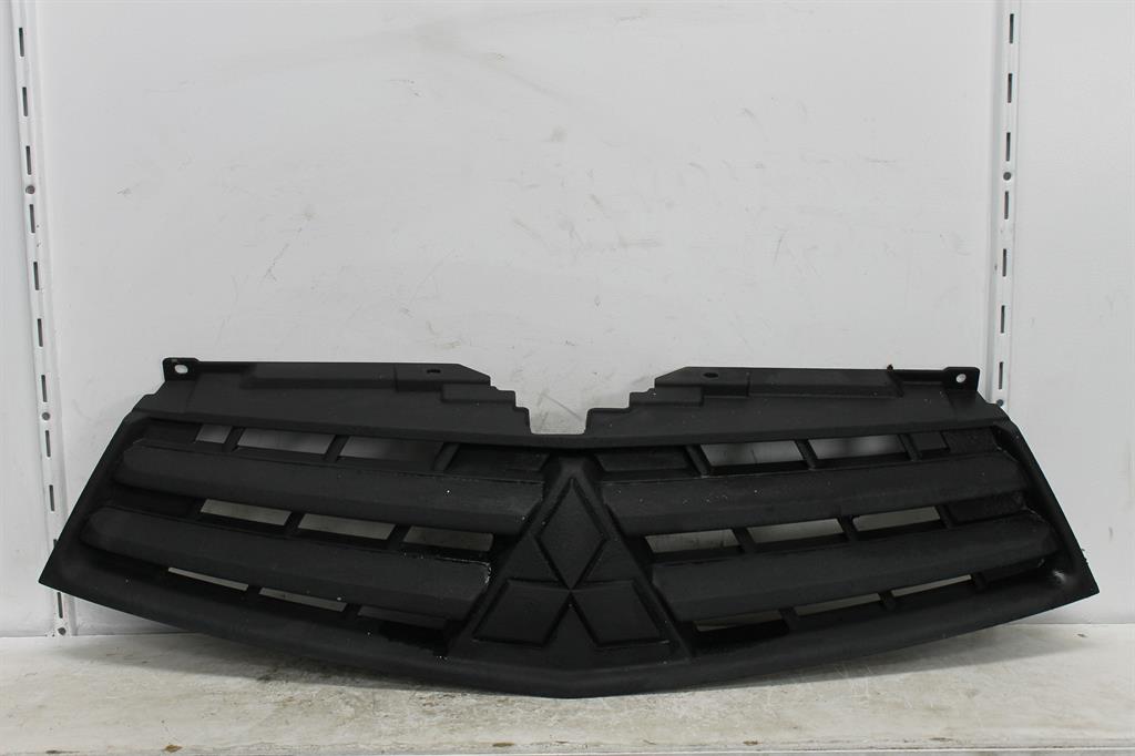 Used Mitsubishi, Triton Grille Radiator Grille Mn Fin Type Black/Chrome 08/09 04/15 2010 – image 1 - All Good Parts