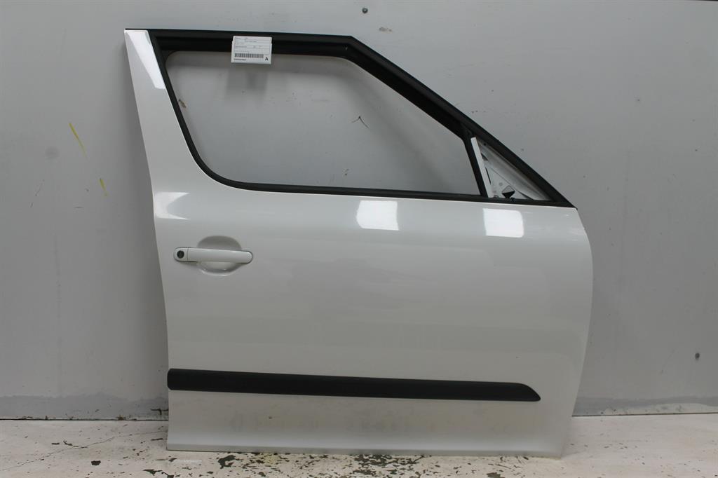 Used Skoda, Yeti Right Front Door 5L 09/11 12/17 2011 – image 1 - All Good Parts