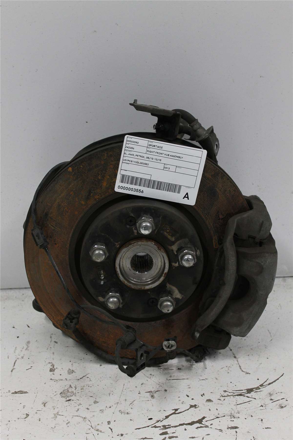 Used Kia, Sportage Right Front Hub Assembly Sl 4Wd Petrol 05/10 10/15 2013 – image 1 - All Good Parts