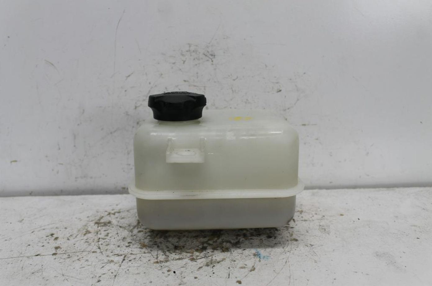 Used Hyundai, IX35 Overflow Bottle Lm Series 11/09 01/16 2010 – image 1 - All Good Parts