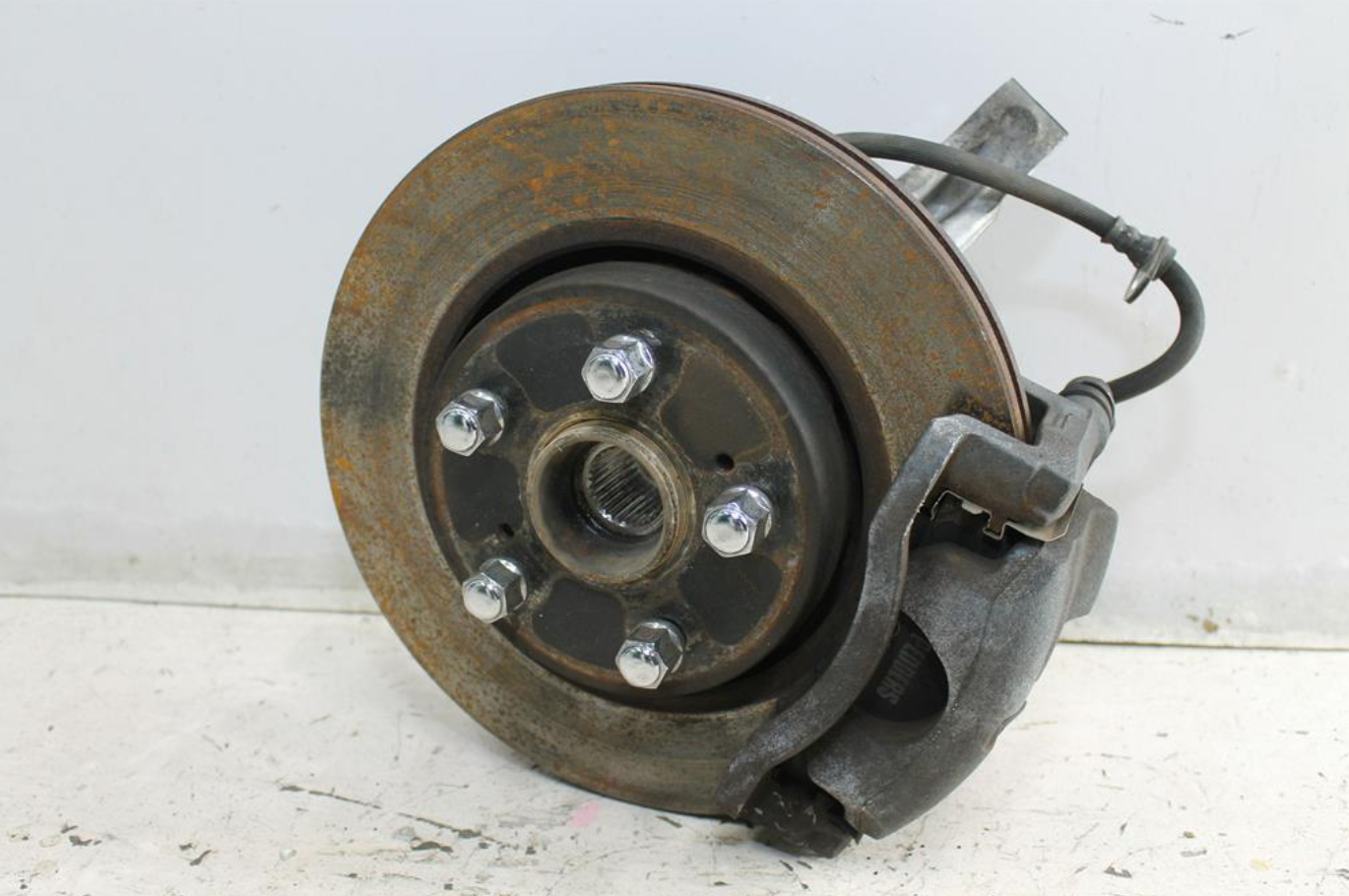 Used Suzuki, Kizashi Right Front Hub Assembly Fr 12/09 01/17 2011 – image 1 - All Good Parts