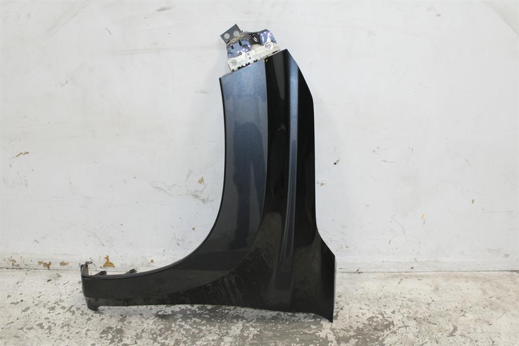 Used Mitsubishi, Triton Left Guard Mr Non Flared Non Repeater Lamp Type 11/18 10/23 2021 – image 1 - All Good Parts