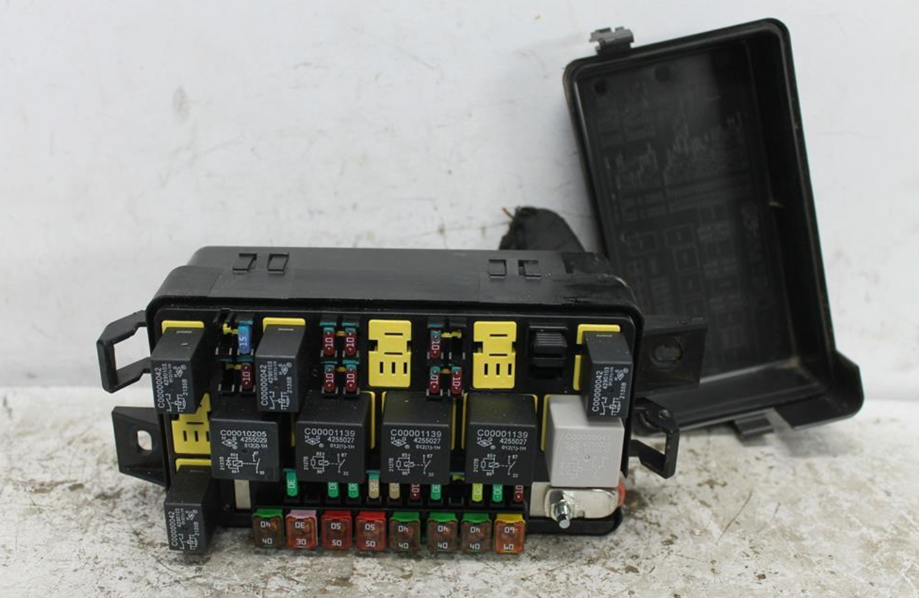 Used LDV, V80 Fuse Box 01/13 2022 – image 1 - All Good Parts