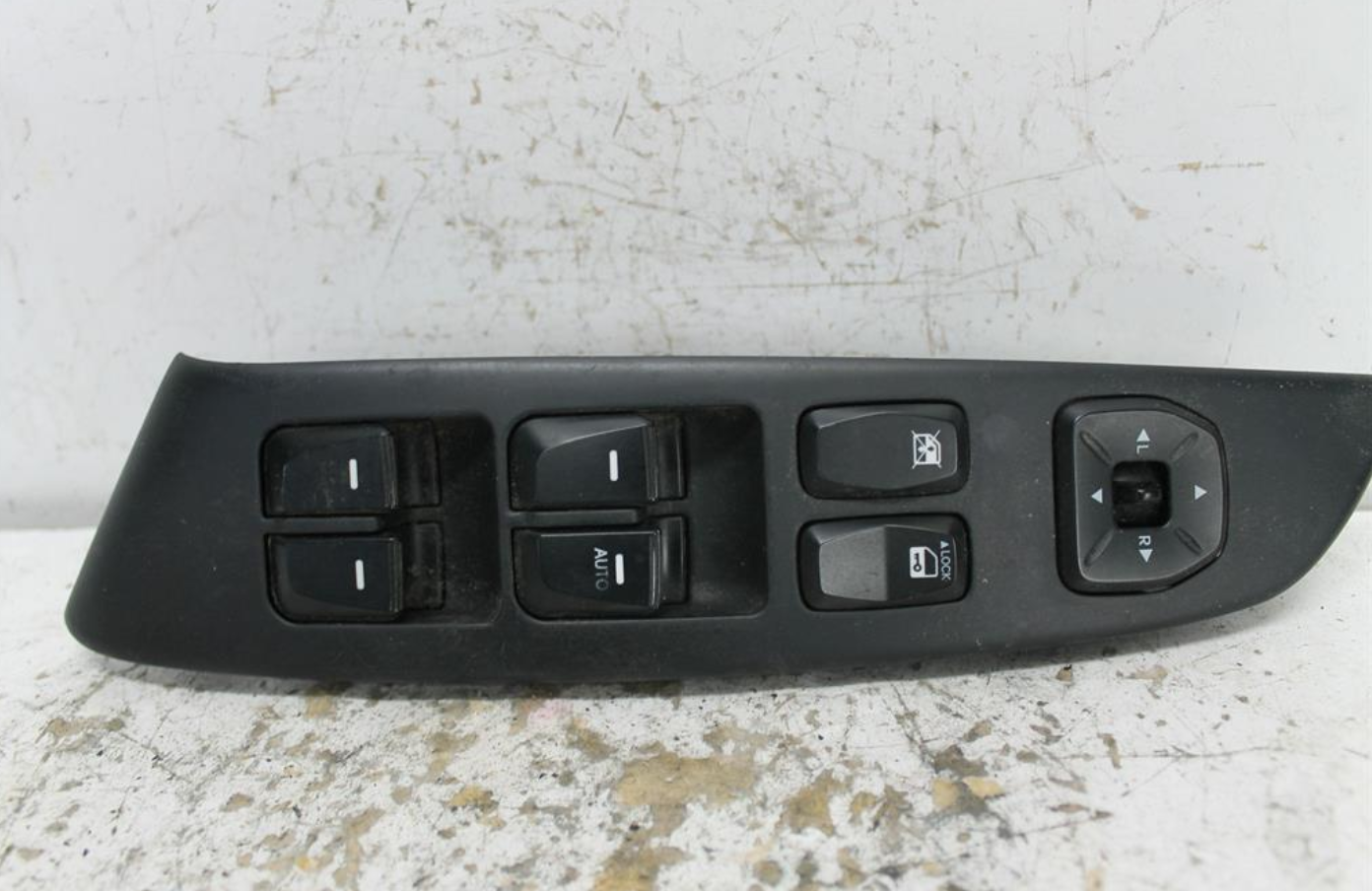 Used Hyundai, IX35 Power Window Switch Rh Front (Master Switch) Lm Series 11/09 01/16 2010 – image 1 - All Good Parts