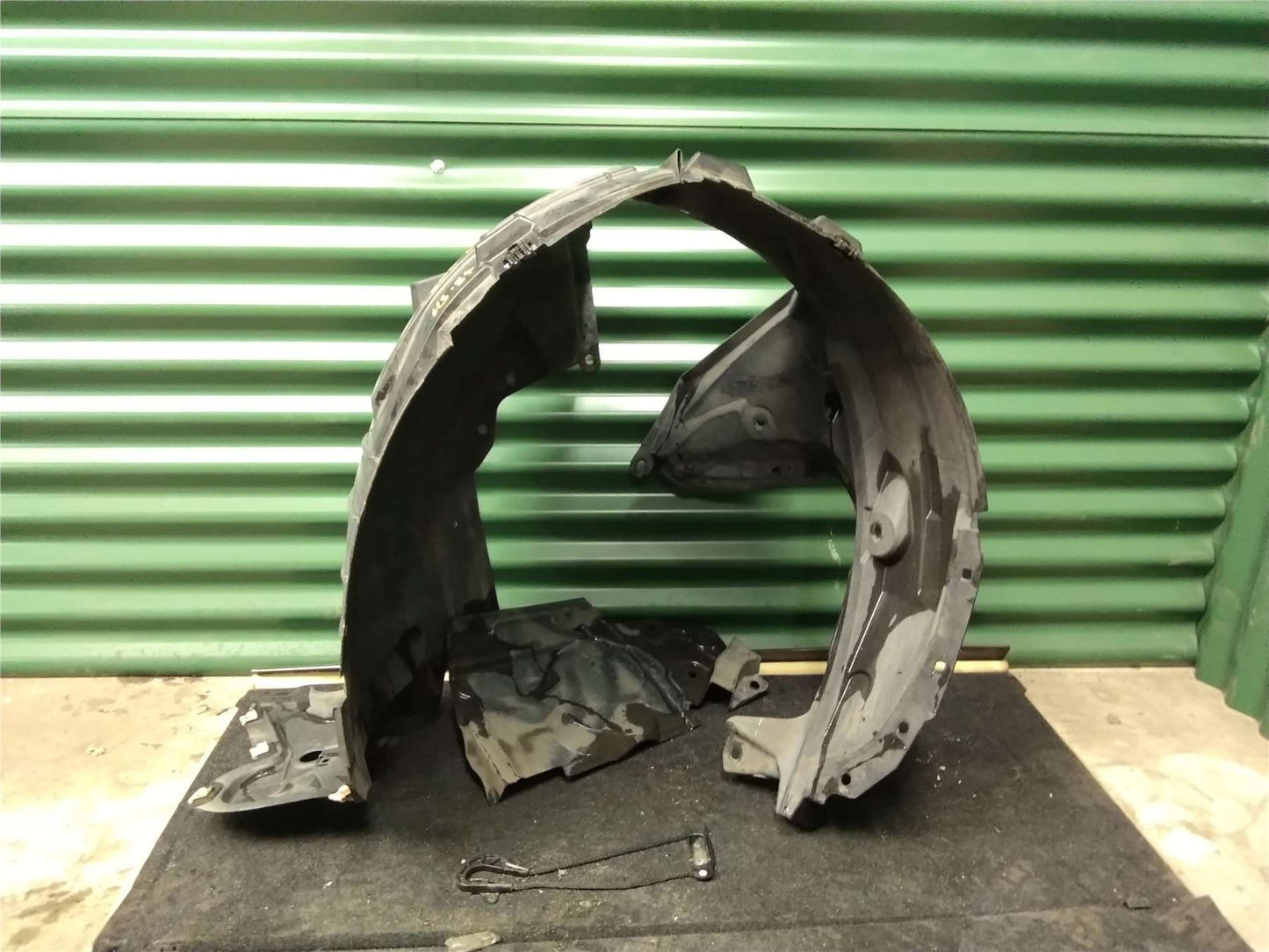 Used Nissan, Xtrail Right Guard Liner T32 02/14 07/22 2015 – image 1 - All Good Parts