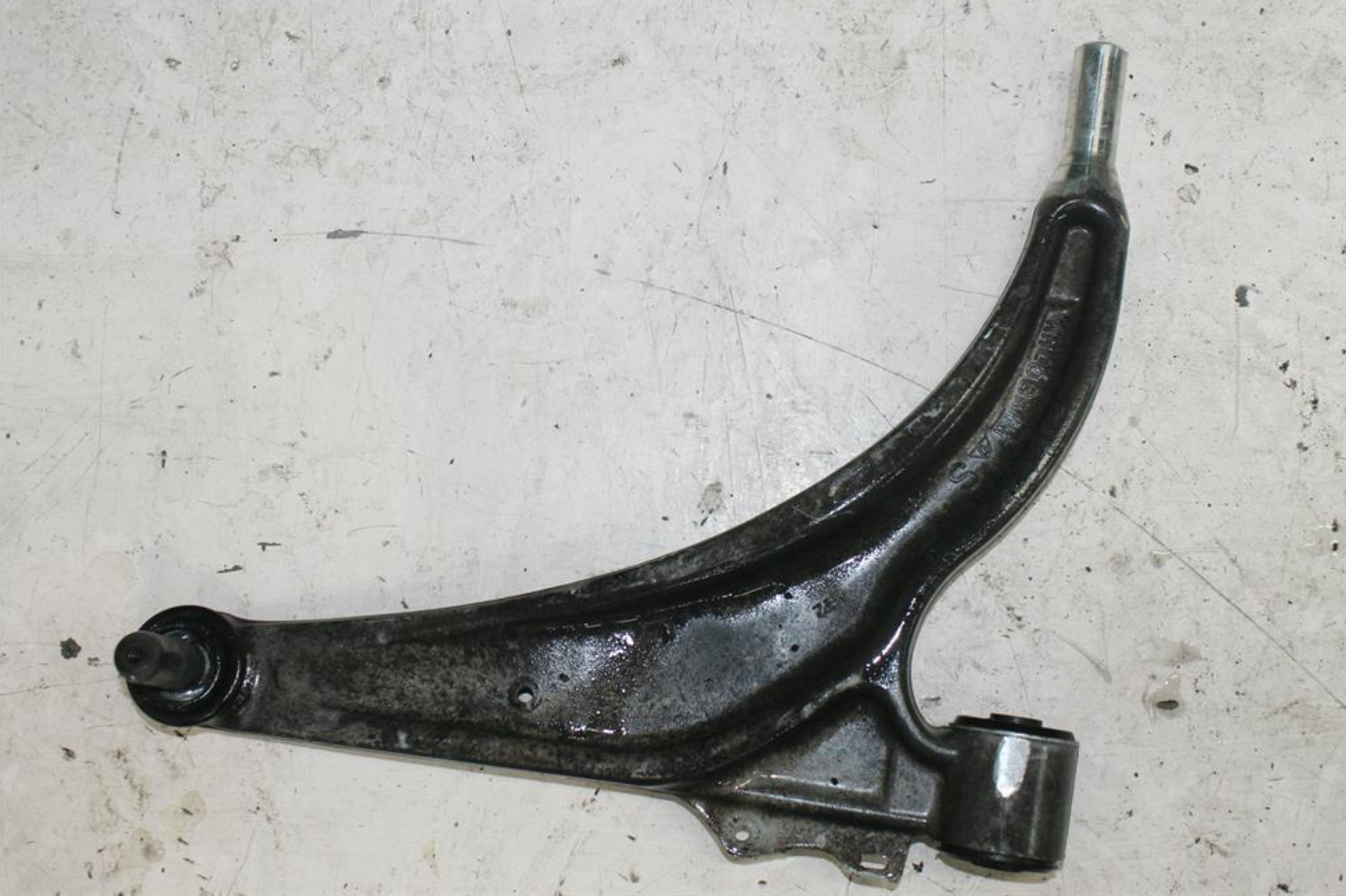 Used Holden, Cruze Right Front Lower Control Arm Jg Jh 03/09 2011 – image 1 - All Good Parts