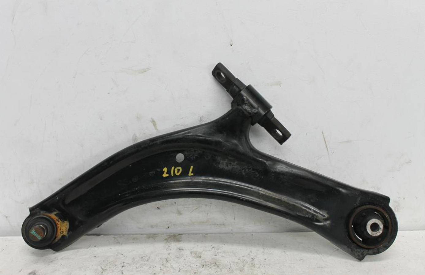 Used Renault, Koleos Left Front Lower Control Arm H45 09/08 04/16 2012 – image 1 - All Good Parts