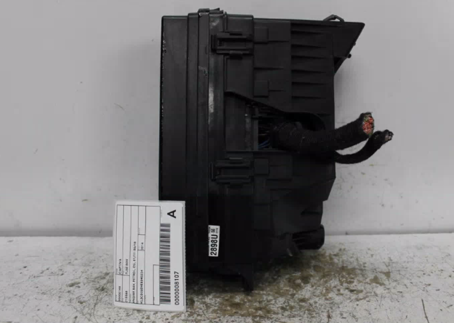 Used Holden, Captiva Fuse Box Petrol Cg 01/11 06/18 2014 – image 1 - All Good Parts