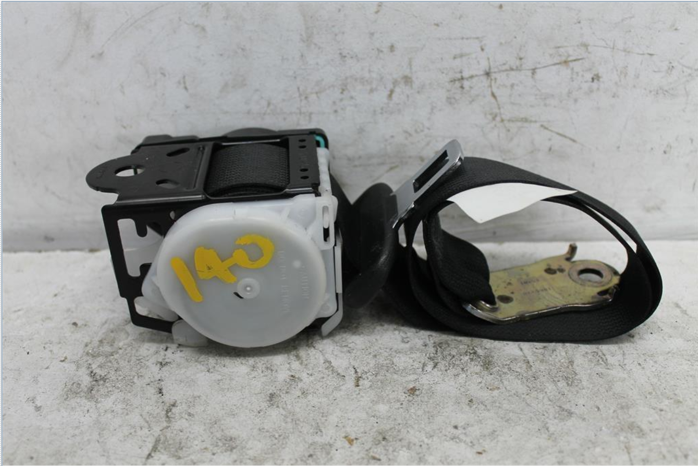 Used Toyota, Corolla Seat Belt Centre Rear Seat Belt Only Zre182R Hatch 10/12 03/15 2013 – image 1 - All Good Parts