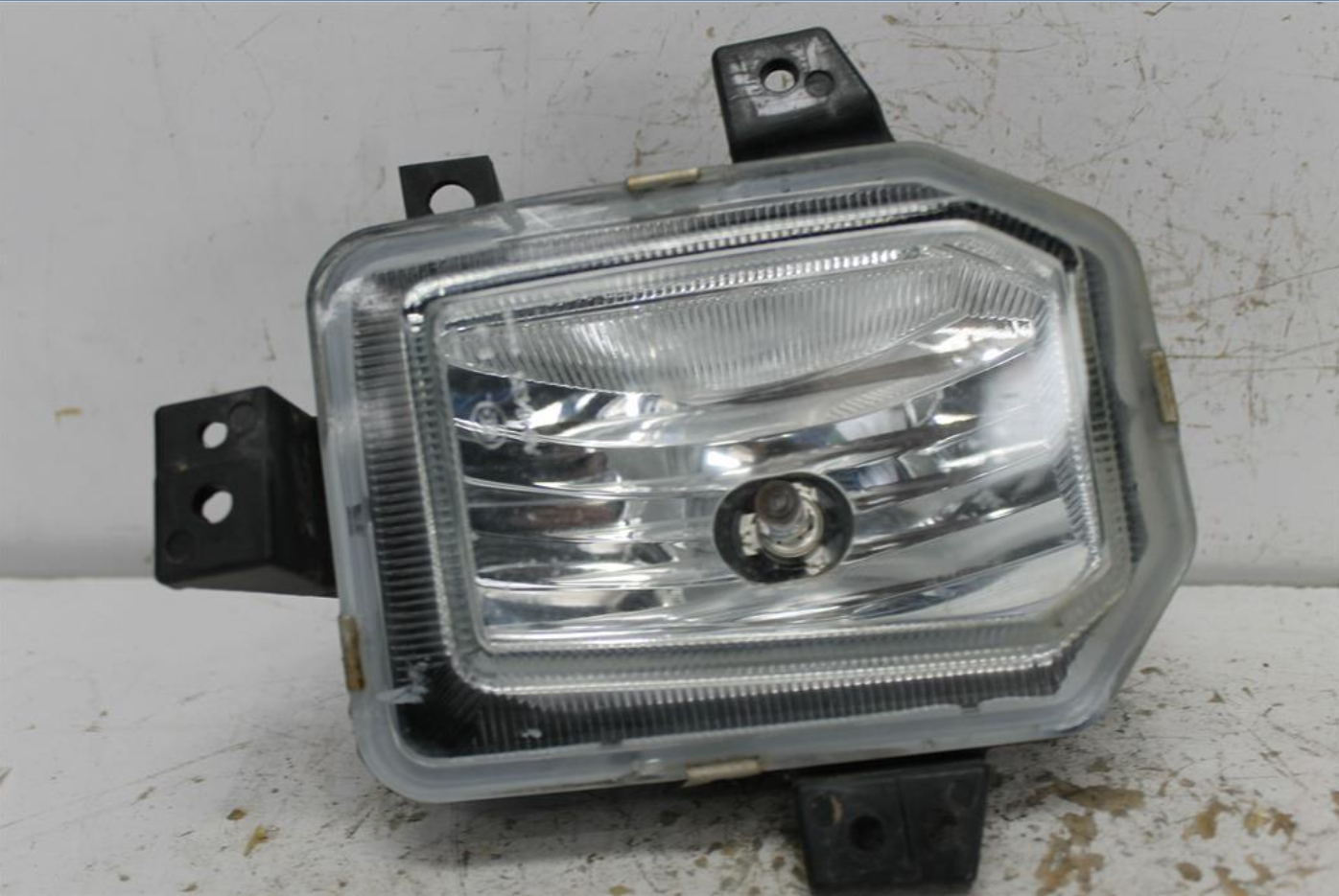 Used LDV, T60 Right Indicator/Fog/Side Sk8C Bumper Foglamp 07/17 08/21 2018 – image 1 - All Good Parts