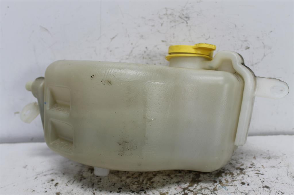 Used Fiat, Freemont Overflow Bottle Jf 2.4 Petrol 04/13 01/17 2013 – image 1 - All Good Parts