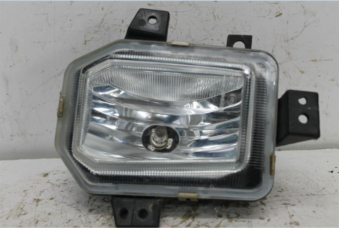Used LDV, T60 Left Indicator/Fog/Side Sk8C Bumper Foglamp 07/17 08/21 2018 – image 1 - All Good Parts