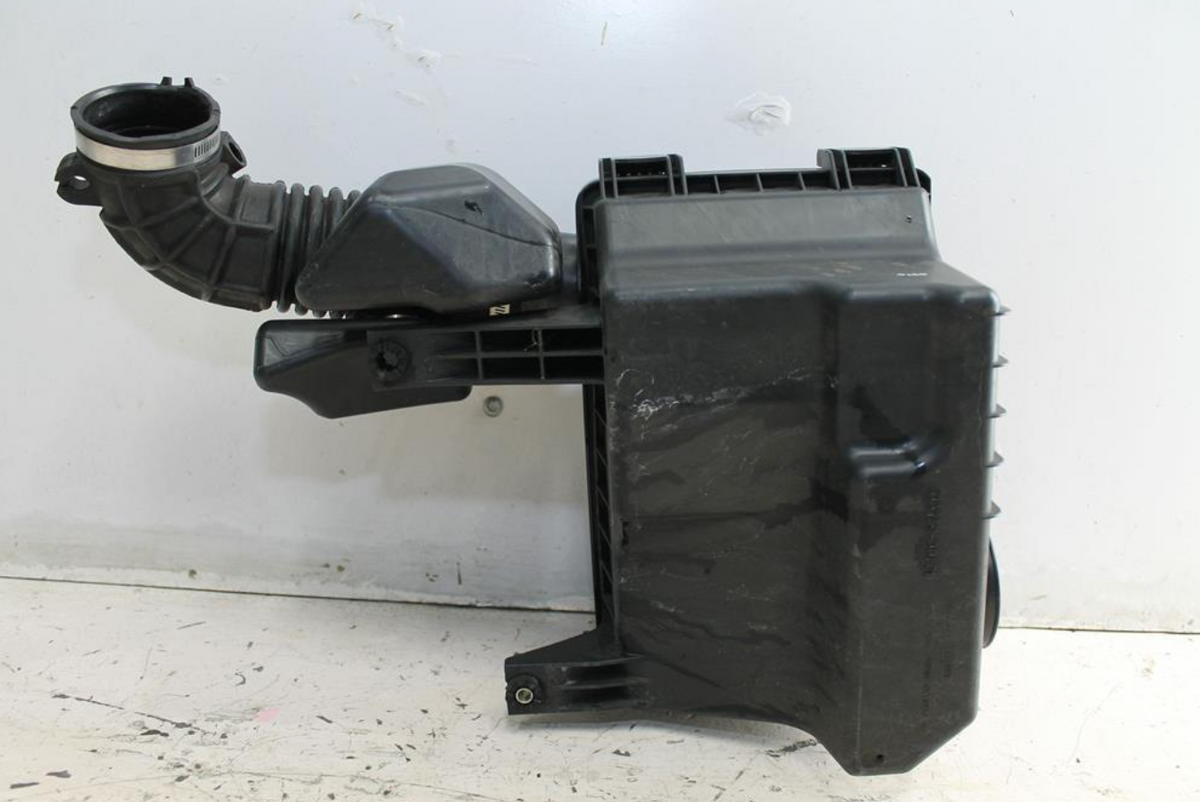 Used Suzuki, Kizashi Air Cleaner/Box Air Cleaner Fr 2.4 Petrol 12/09 01/17 2011 – image 1 - All Good Parts
