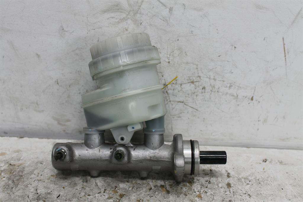 Used Mitsubishi, Triton Master Cylinder Mn 08/09 04/15 2010 – image 1 - All Good Parts