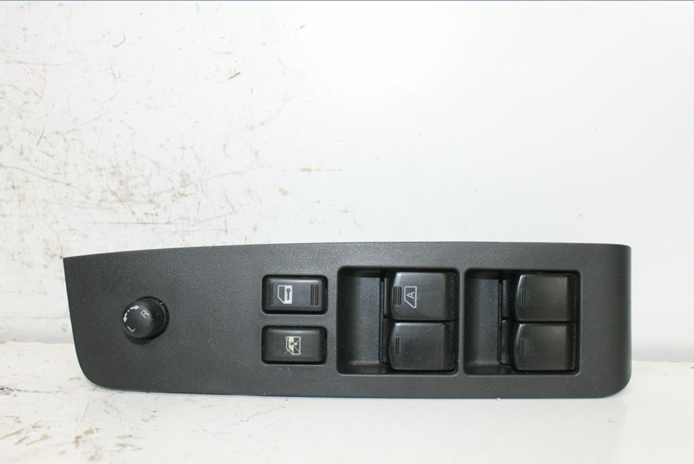 Used Nissan, Xtrail Power Window Switch Rh Front (Master Switch) T31 09/07 12/13 2011 – image 1 - All Good Parts