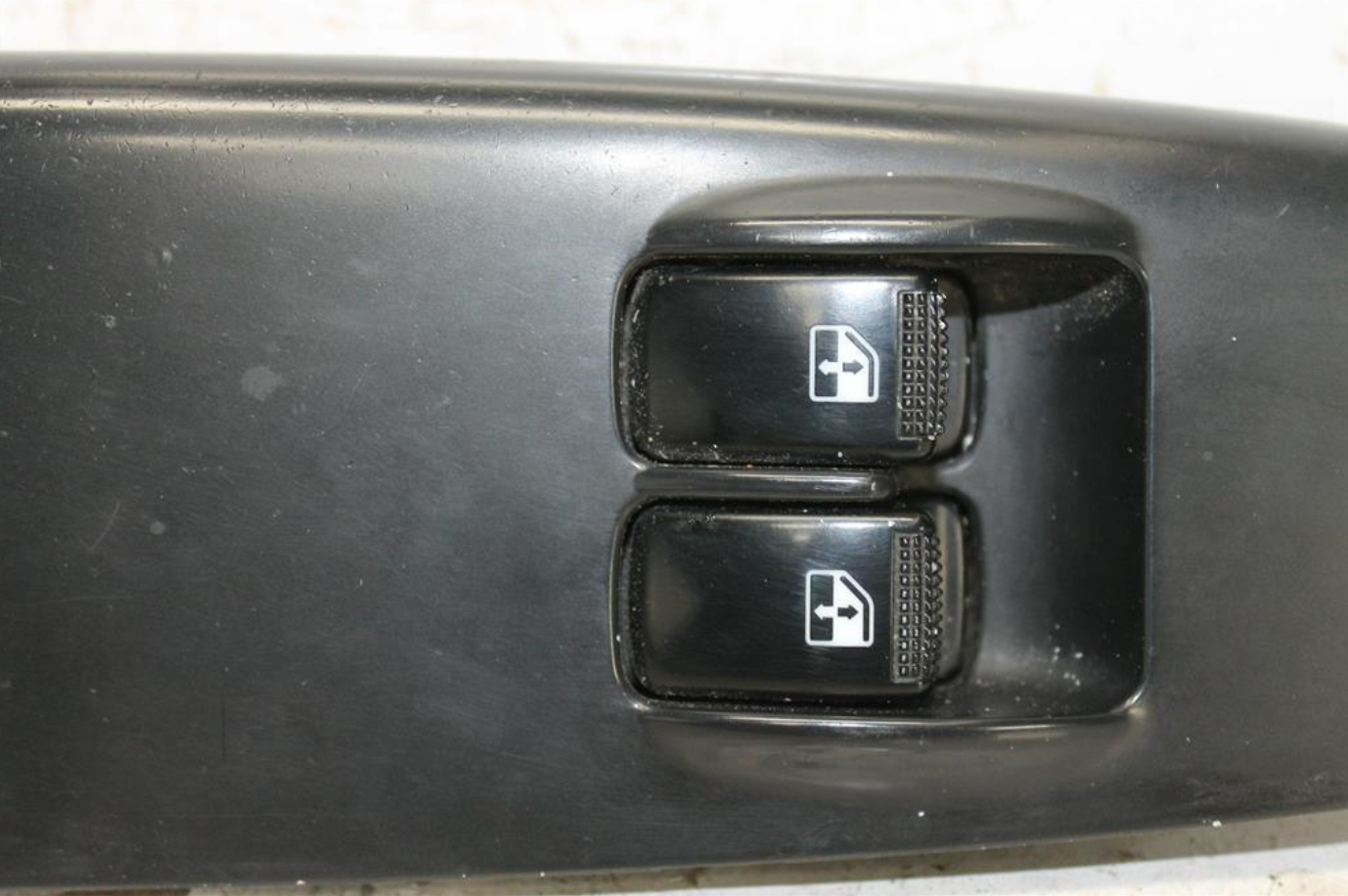 Used Kia, Rio Power Window Switch Rh Front (Master Switch) 2 Switch Type Jb 07/09 07/11 2010 – image 1 - All Good Parts