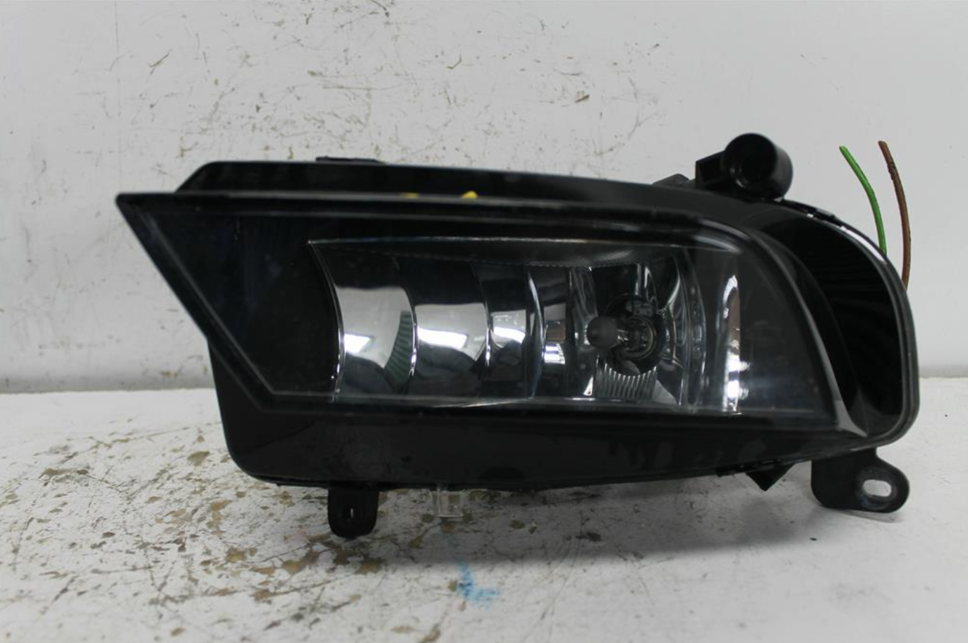 Used Audi, A4 Left Indicator/Fog/Side Bumper Foglamp B8 8K 02/12 01/16 2012 – image 1 - All Good Parts