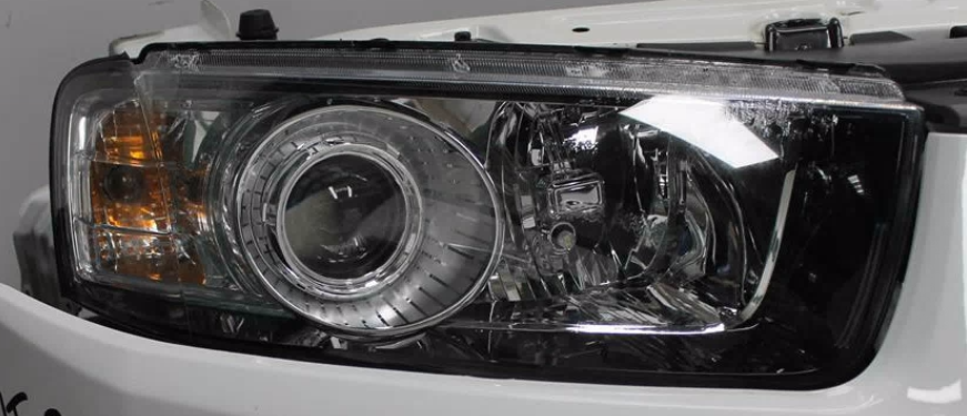 Used Holden, Captiva Right Headlamp Cg Captiva 7 (4Th Vin = C) Black Surround 01/11 09/15 2015 – image 1 - All Good Parts