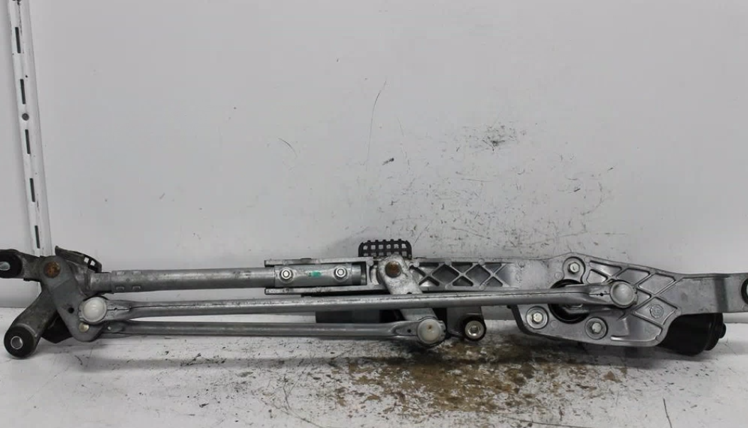 Used Mazda, 2 Wiper Motor Front De Series 09/07 09/14 2012 – image 1 - All Good Parts