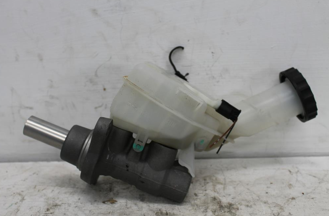 Used Mitsubishi, Outlander Master Cylinder Zh 09/09 10/12 2012 – image 1 - All Good Parts