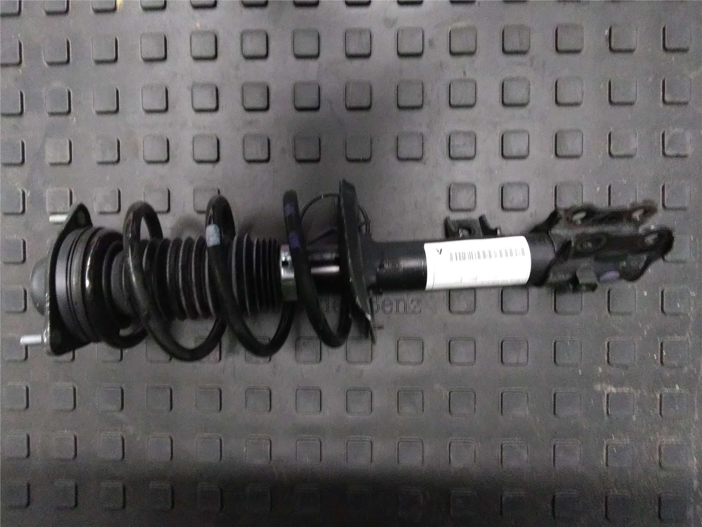 Used Hyundai, IX35 Left Front Strut Lm Series 4Wd 11/09 01/16 2010 – image 1 - All Good Parts