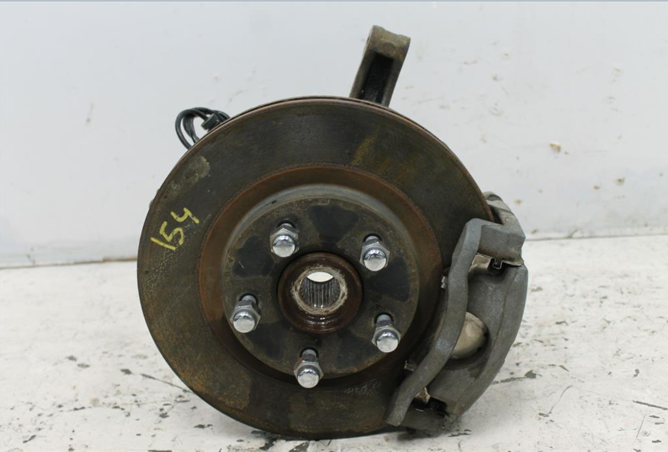 Used Nissan, Xtrail Right Front Hub Assembly T31 10/07 12/13 2011 – image 1 - All Good Parts