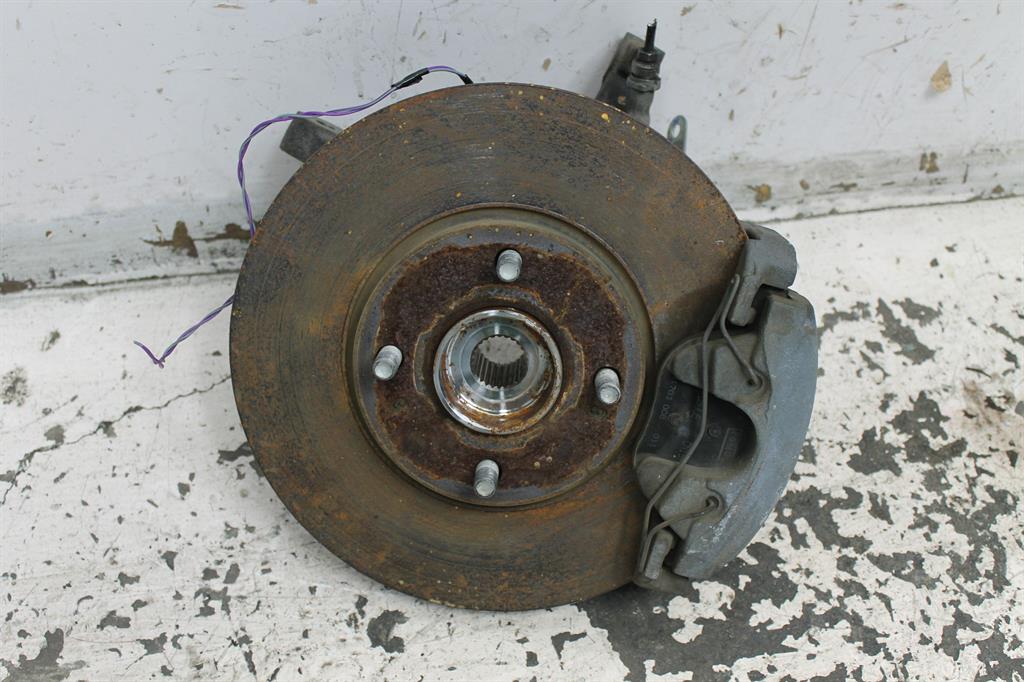 Used Ford, Ecosport Right Front Hub Assembly Bk Bl 11/13 01/20 2014 – image 1 - All Good Parts