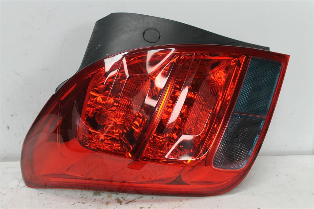 Used Holden, Trax Left Taillight Tj In Body Non Led Type 08/13 12/20 2015 – image 1 - All Good Parts