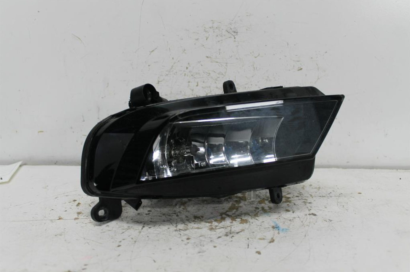 Used Audi, A4 Right Indicator/Fog/Side Bumper Foglamp B8 8K 02/12 01/16 2012 – image 1 - All Good Parts