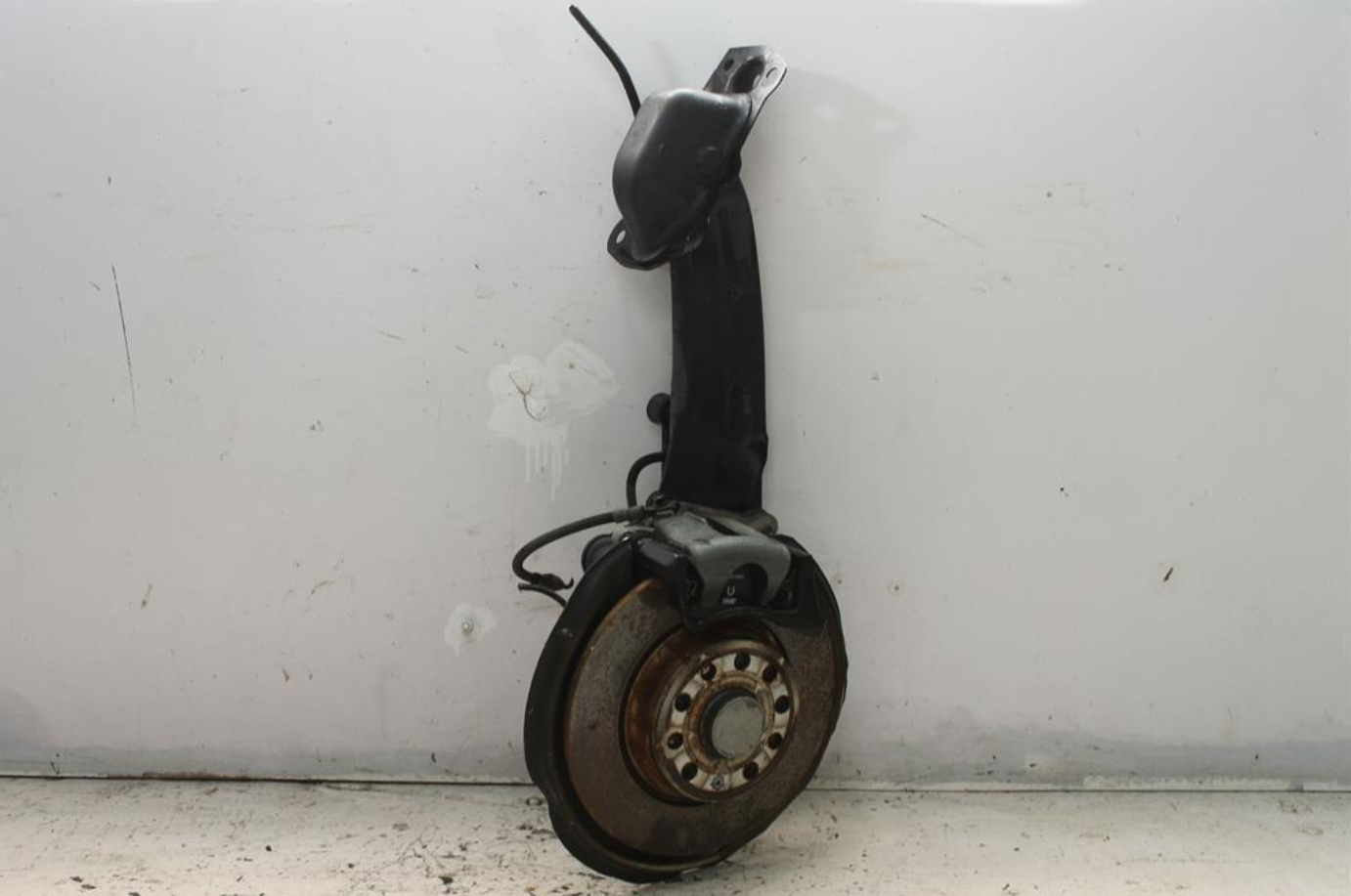 Used Volkswagen, Passat Right Rear Hub Assembly 3C/Mk6/3Cc B6 B7 Fwd 03/06 05/15 2011 – image 1 - All Good Parts