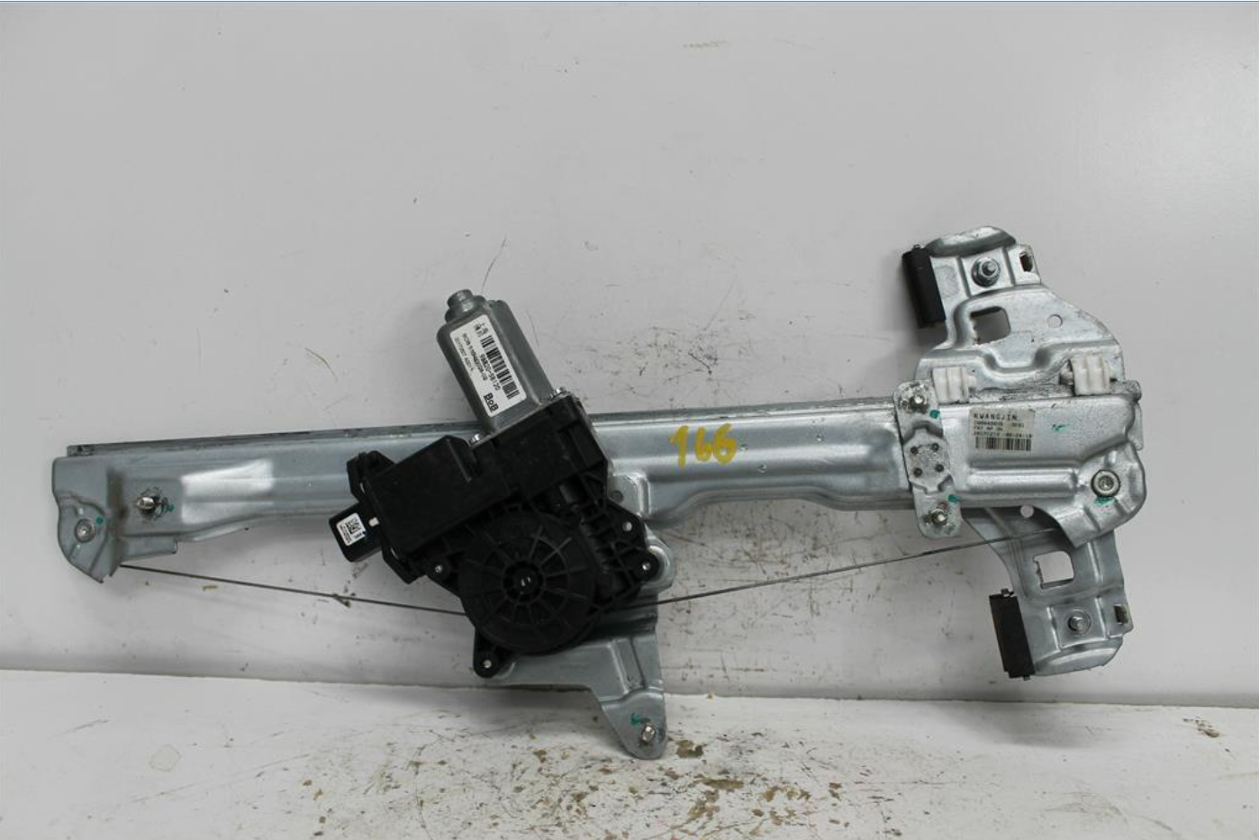 Used LDV, T60 Right Front Window Reg/Motor Sk8C 07/17 2018 – image 1 - All Good Parts