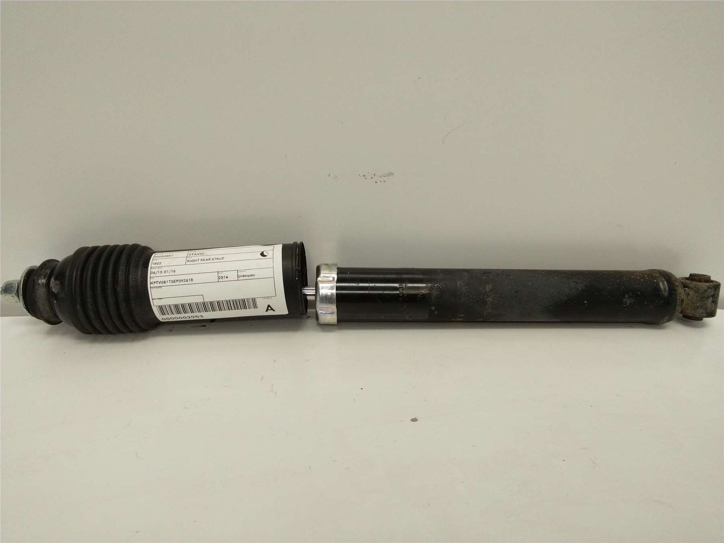 Used Ssangyong, Stavic Right Rear Strut 06/13 01/16 2014 – image 1 - All Good Parts