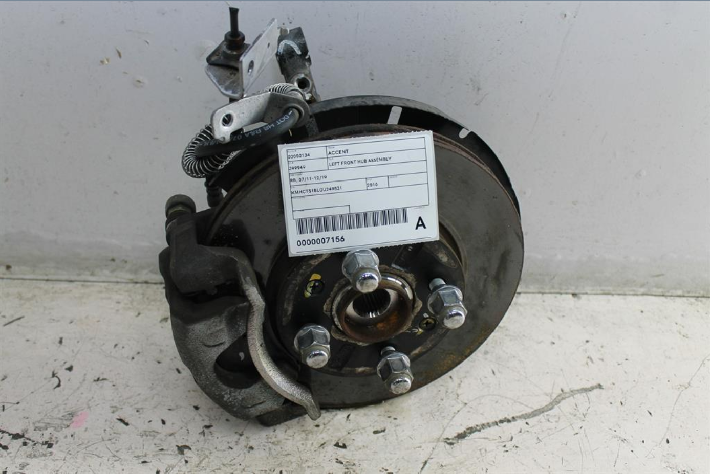 Used Hyundai, Accent Left Front Hub Assembly Rb 05/11 12/19 2016 – image 1 - All Good Parts