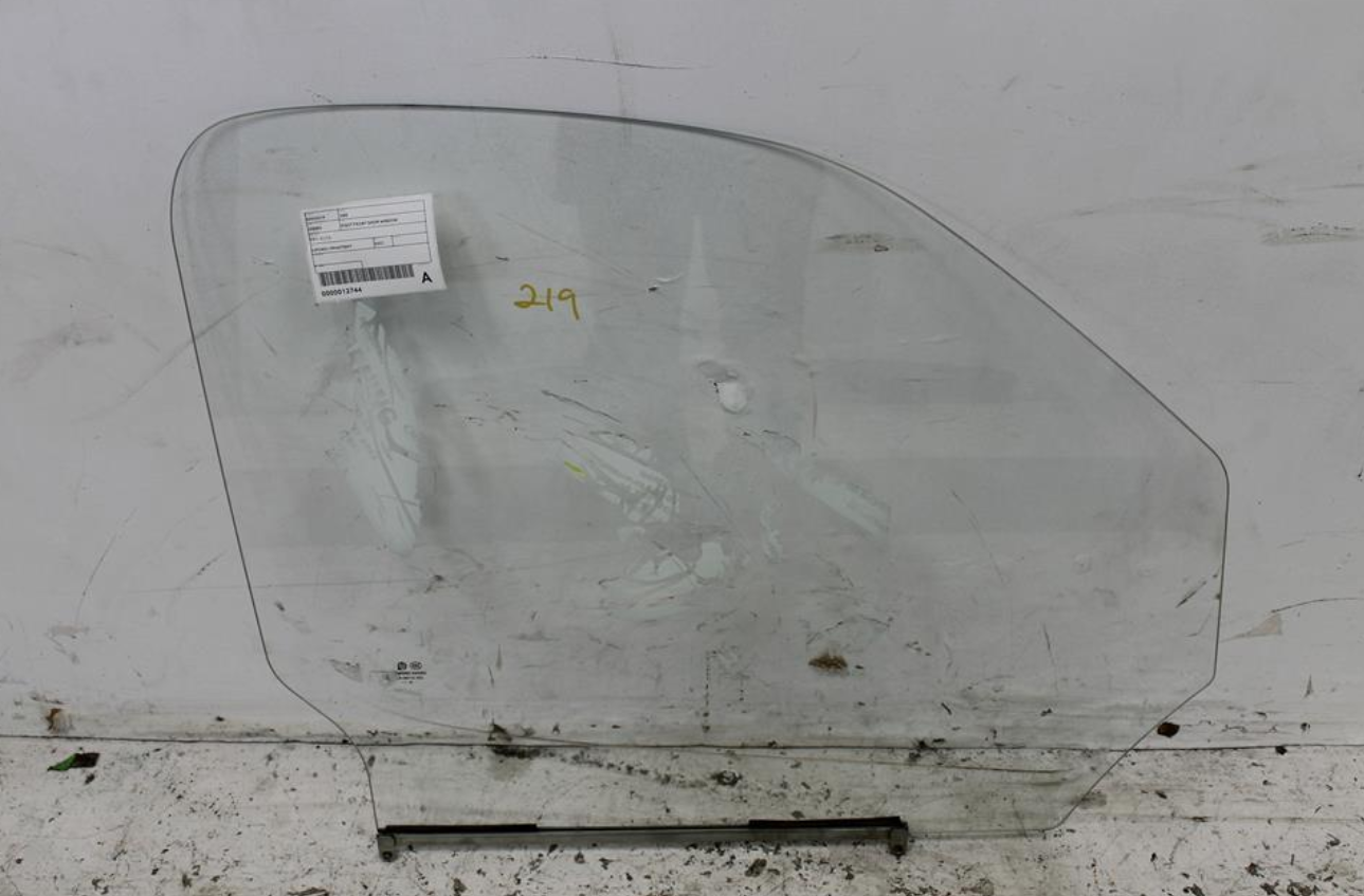 Used LDV, V80 Right Front Door Window Van 01/13 2022 – image 1 - All Good Parts