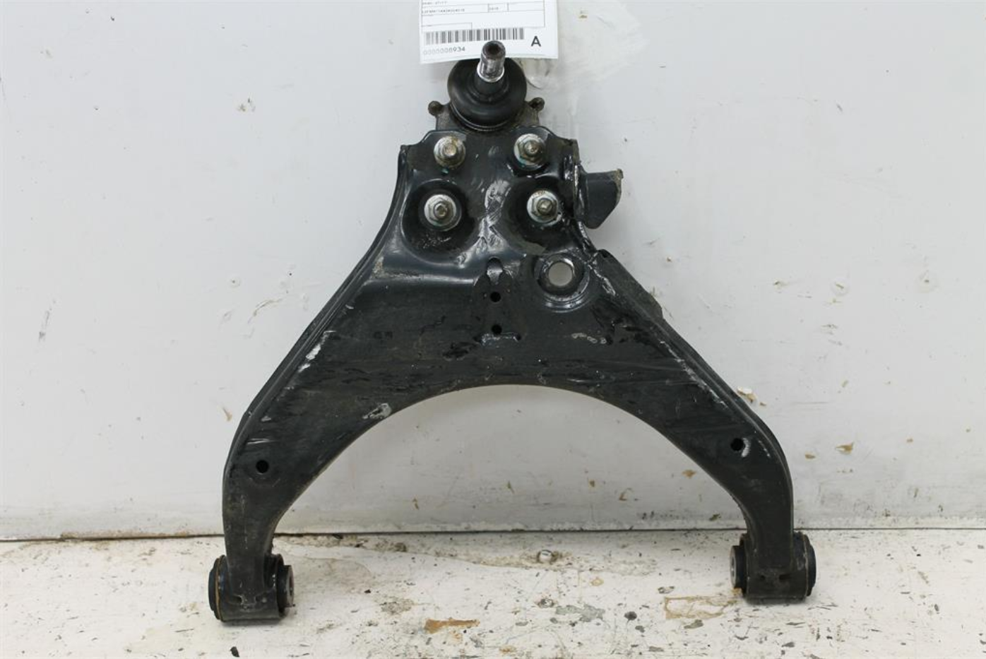 Used LDV, T60 Right Front Lower Control Arm Sk8C 07/17 2018 – image 1 - All Good Parts
