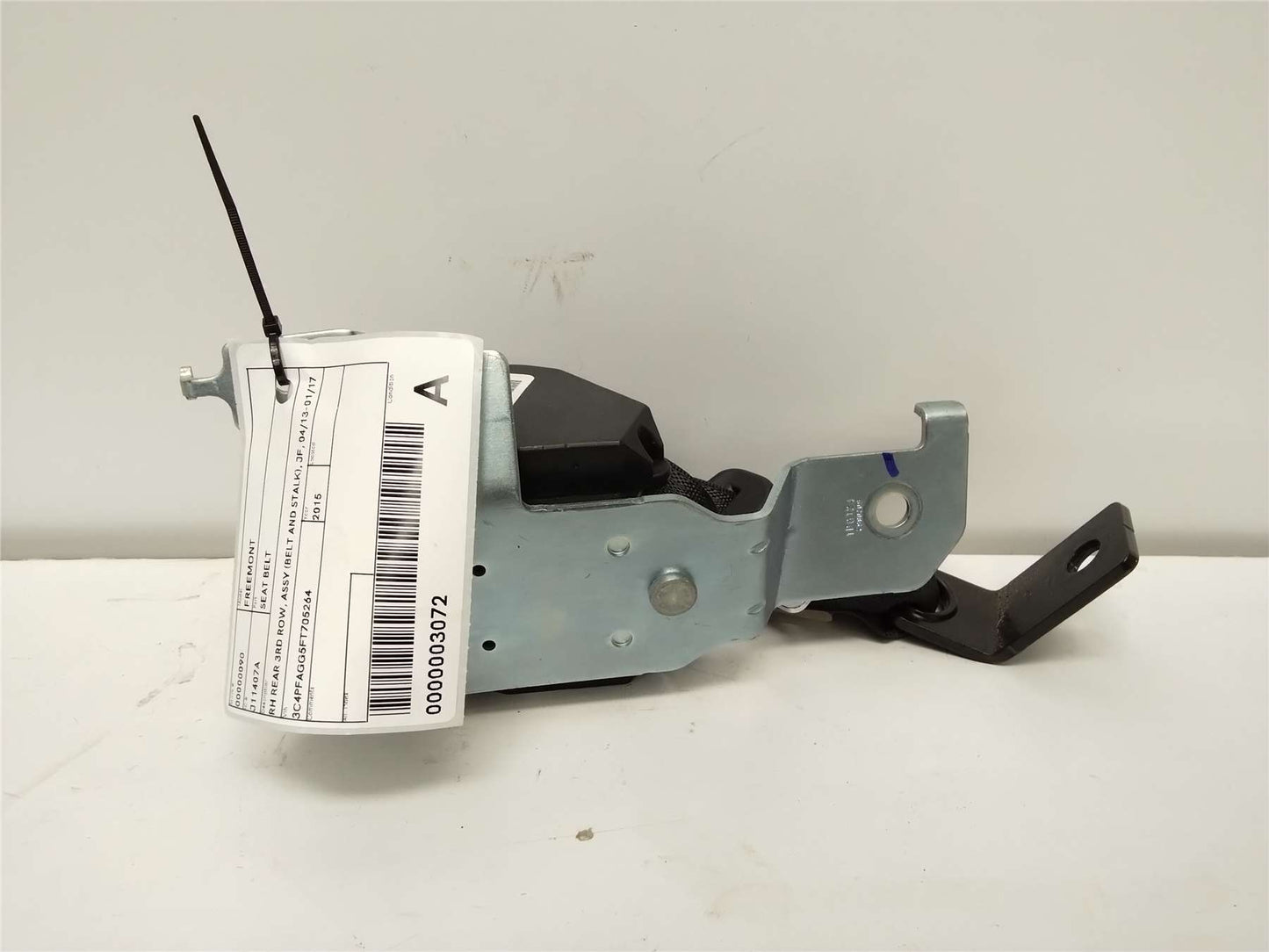 Used Fiat, Freemont Seat Belt Rh Rear 3Rd Row Assy (Belt And Stalk) Jf 04/13 01/17 2015 – image 1 - All Good Parts