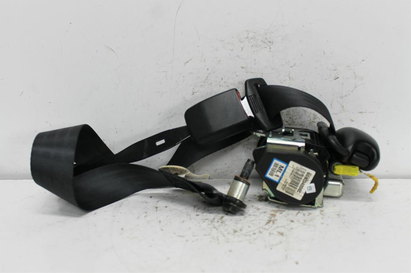 Used Ssangyong, Rexton Seat Belt Lh Front Assy (Belt And Stalk) Y200 Y285 07/03 11/12 2010 – image 1 - All Good Parts