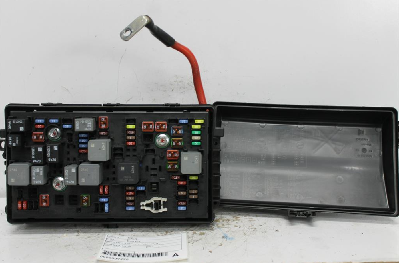 Used Holden, Cruze Fuse Box 1.4 Petrol Jh 03/11 01/17 2011 – image 1 - All Good Parts
