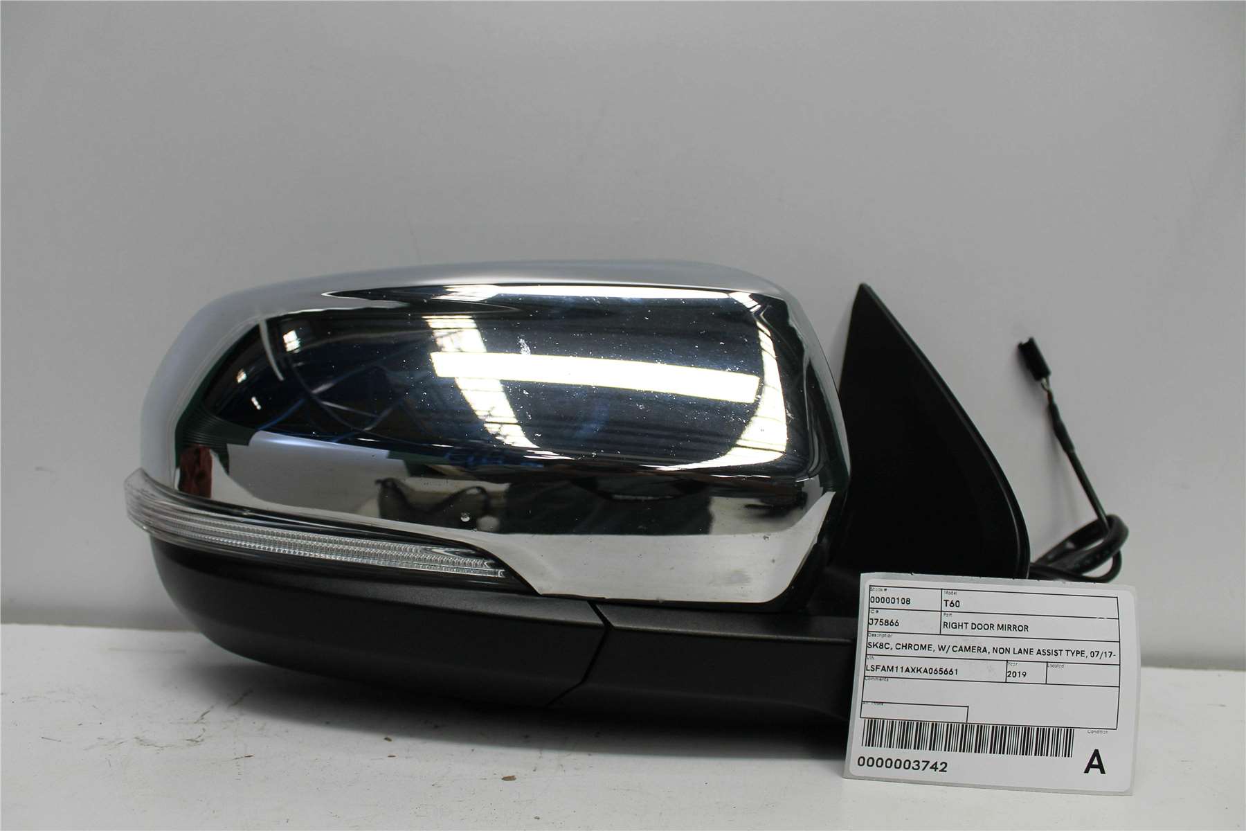 Used LDV, T60 Right Door Mirror Sk8C Chrome W/ Camera W/ Lane Assist Type 07/17 2019 – image 1 - All Good Parts