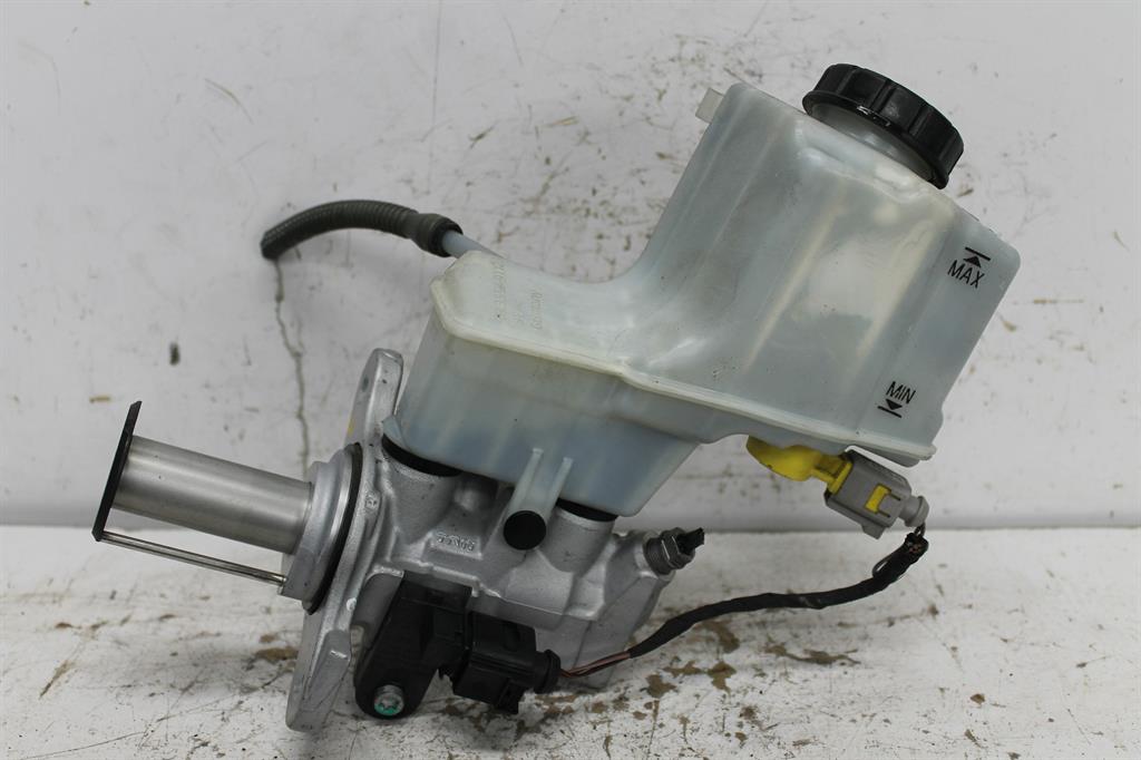 Used Volkswagen, Golf Master Cylinder Gen 7 12/12 08/20 2013 – image 1 - All Good Parts