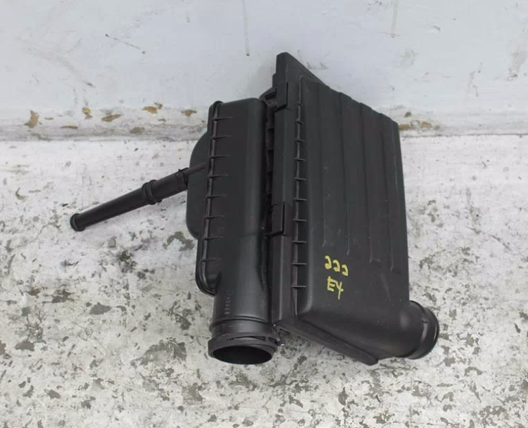 Used Skoda, Rapid Air Cleaner/Box Air Cleaner 1.4 Petrol Nh 05/14 12/20 2016 – image 1 - All Good Parts