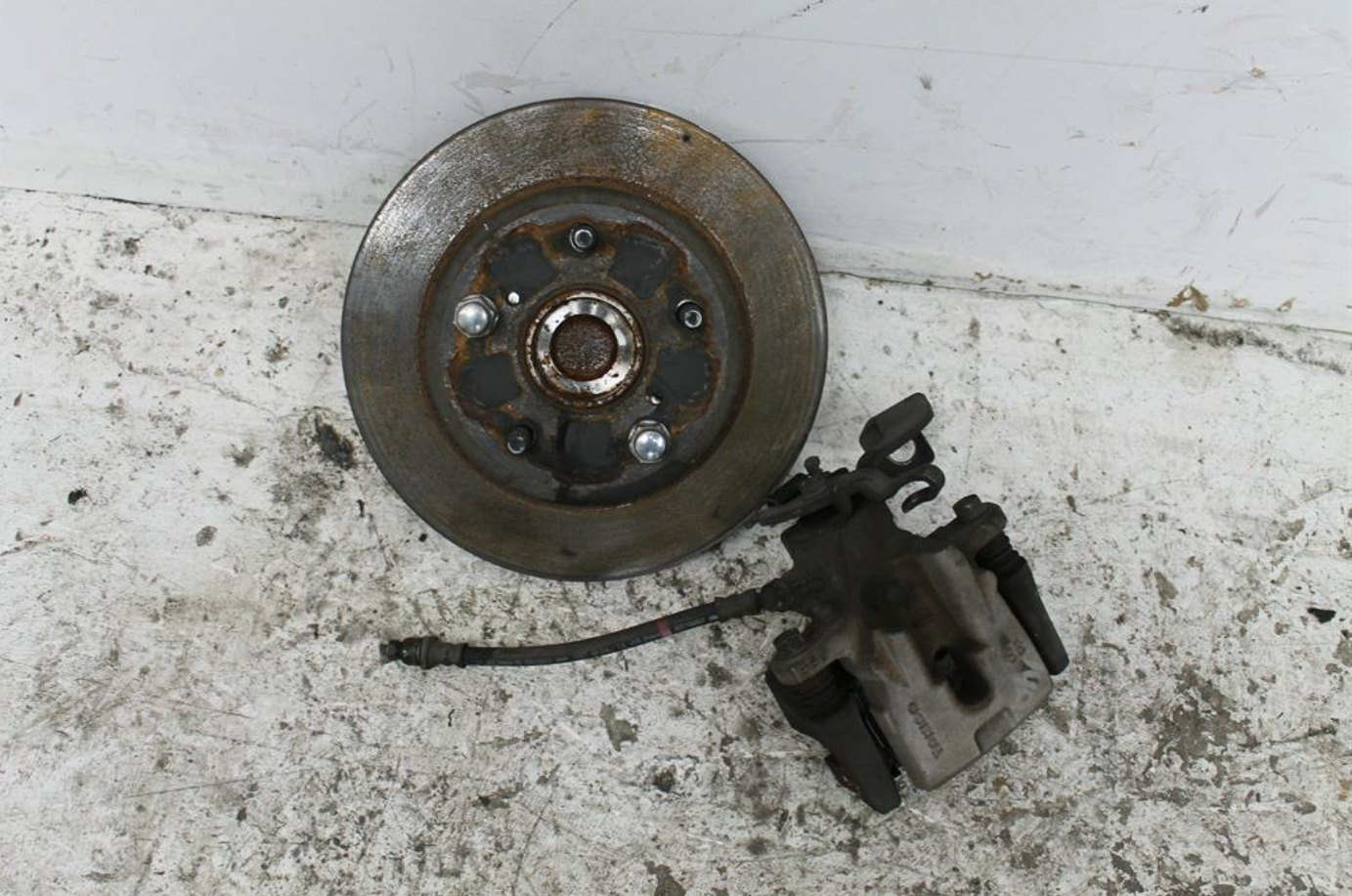 Used Toyota, Corolla Left Rear Hub Assembly Zre182R Abs Type 10/12 06/18 2013 – image 1 - All Good Parts