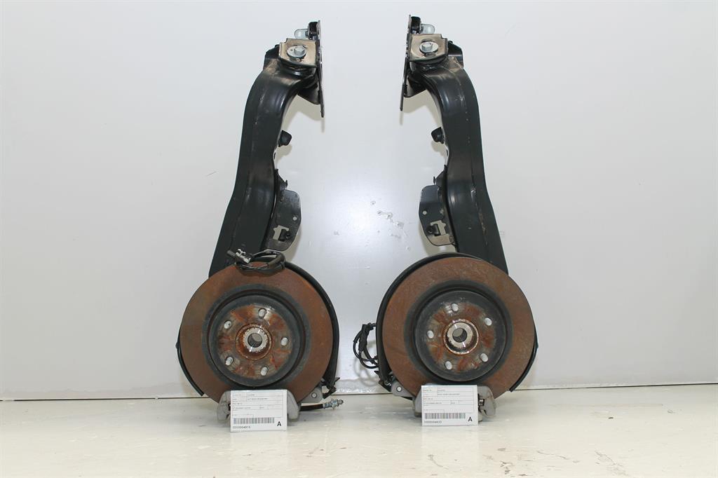 Used Renault, Koleos Left Rear Hub Assembly Xzg 05/16 2023 – image 1 - All Good Parts