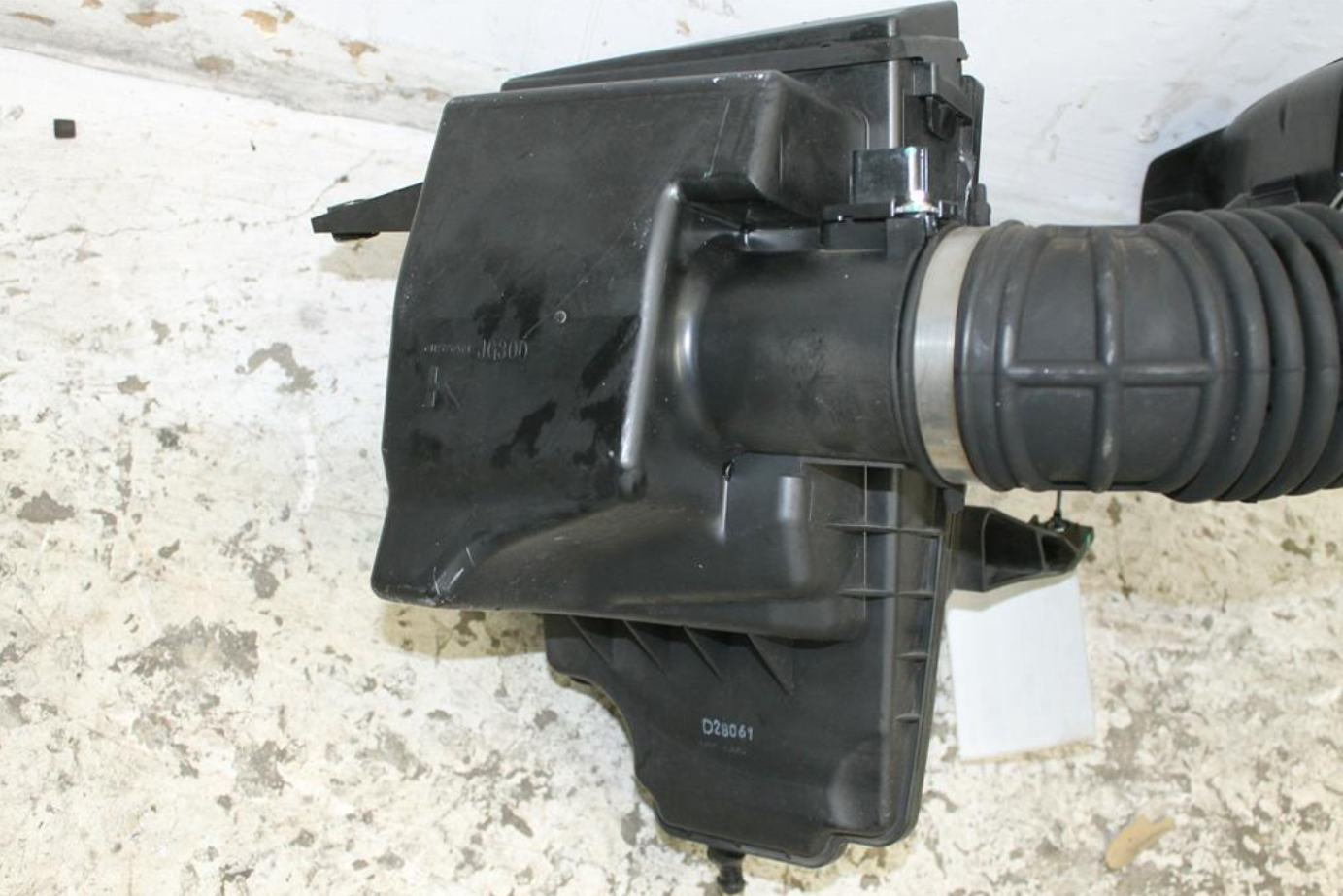 Used Renault, Koleos Air Cleaner/Box Air Cleaner H45 2.5 Petrol 07/11 04/16 2012 – image 1 - All Good Parts