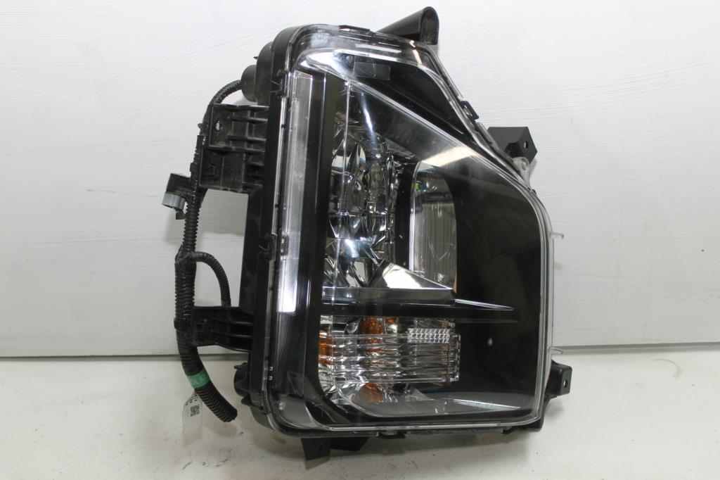 Used Mitsubishi, Triton Left Indicator/Fog/Side Bumper Foglamp Mr Gls/Gls Premium 11/18 10/23 2021 – image 1 - All Good Parts