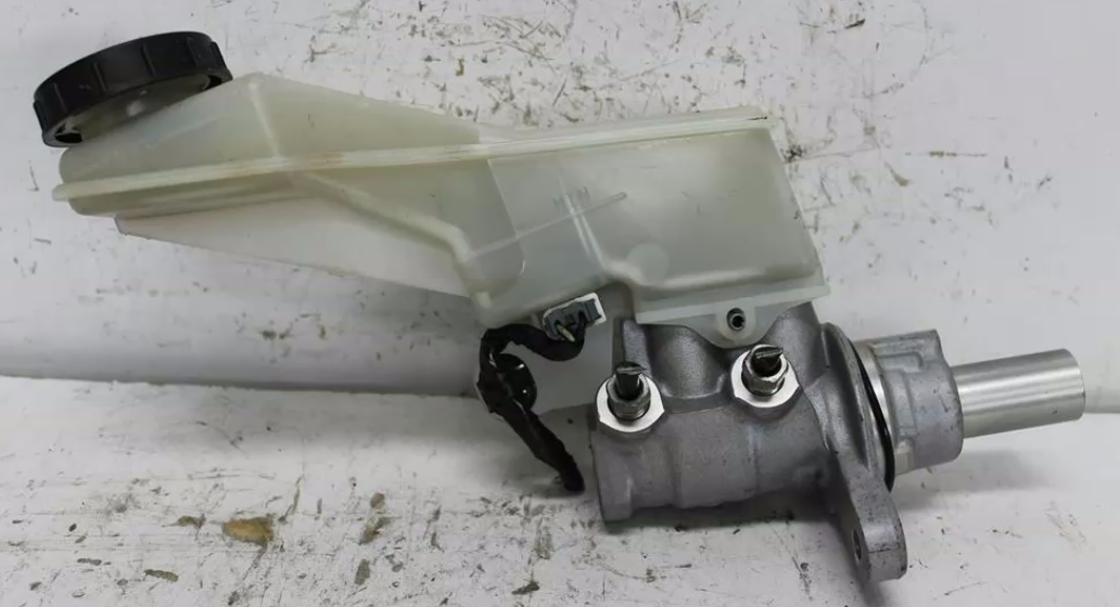 Used Renault, Koleos Master Cylinder H45 09/13 04/16 2014 – image 1 - All Good Parts